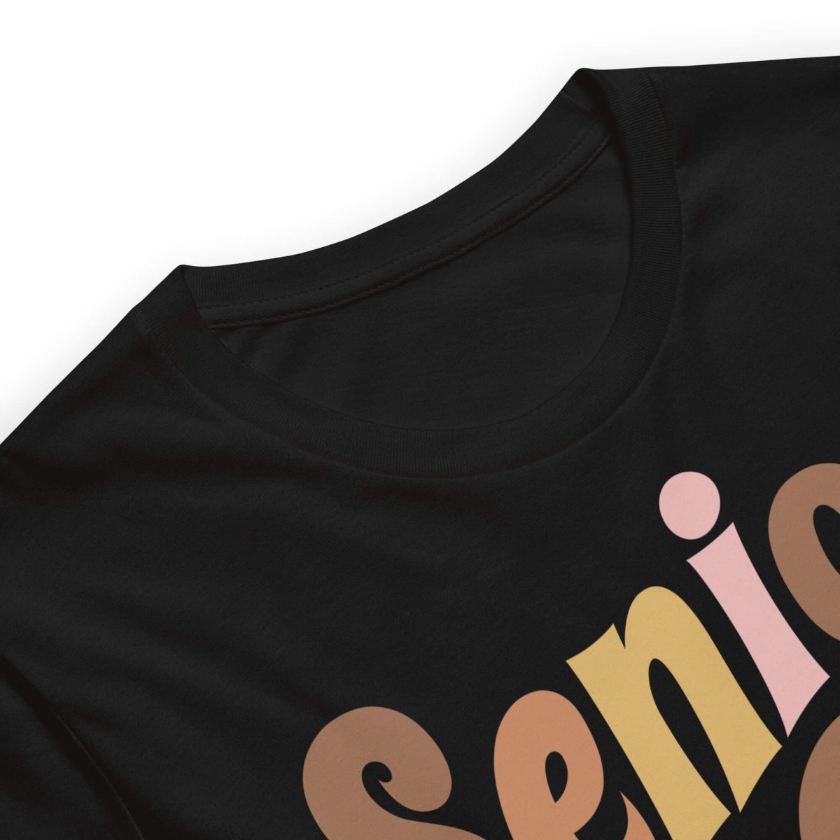 تصميم تيشيرت أسود تخرج 2025 بنمط شبابي